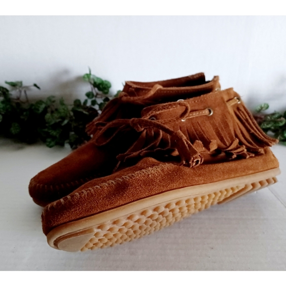 Minnetonka Women's Fringe Back Zip Sporty Rubber Sole Bootie - Picture 5 of 15